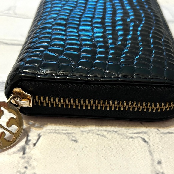 Tory Burch Black Croc-Embossed Long Zippy Wallet With Interior Logo Pattern - Picture 5 of 14